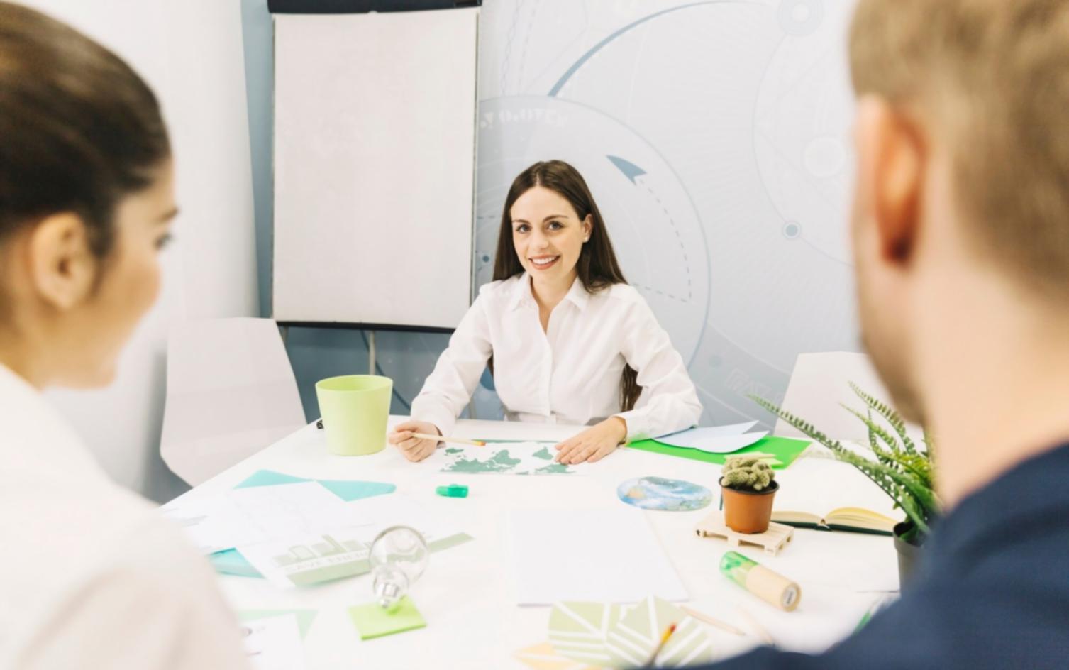 Studenti al lavoro in sala di montaggio